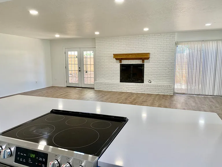 6336 N Villa Ave — Photo 5