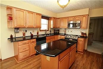 3rd image of 8080 Pelham Dr