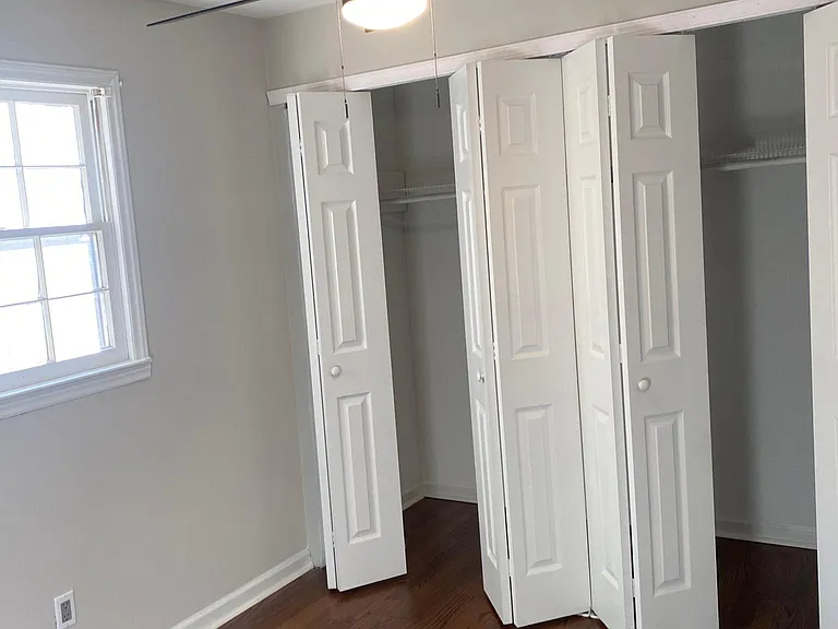 221 N Lee St — Photo 17