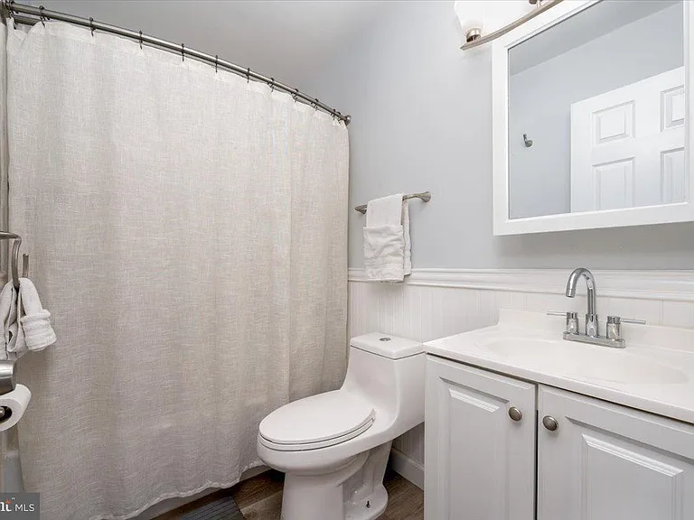 1005 Magothy Park Ln — Photo 14