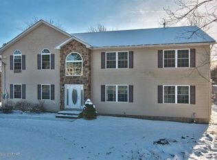 126 Country Ct, Long Pond, PA