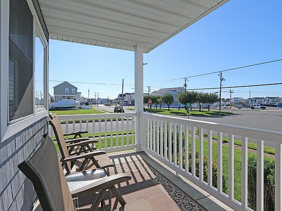 3rd image of 418 W Evans Blvd
