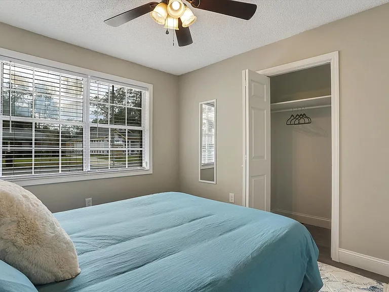 720 Dixon St — Photo 43
