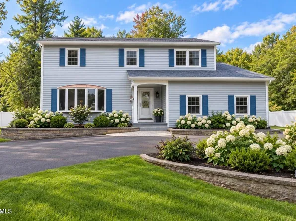 18 Esopus Drive, Clifton Park, NY 12065