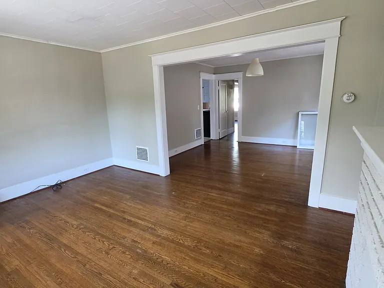 339 Crestwood Ave — Photo 3