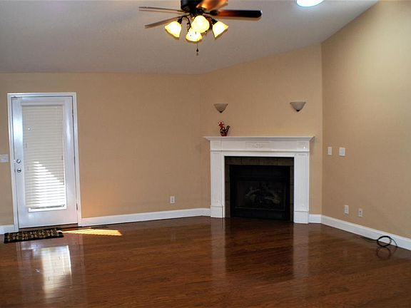 2nd image of 419 Yakama Dr
