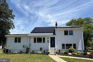 2nd image of 341 Larch Ave