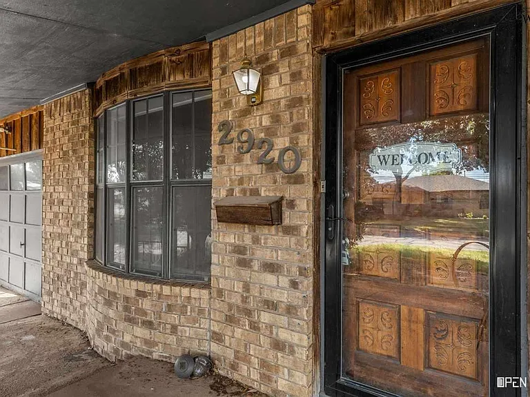 2920 Cunningham Dr — Photo 3