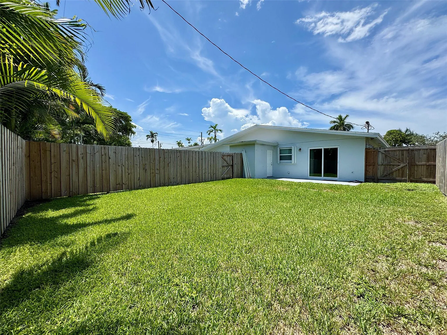 3 bed, 2.0 bath, 1126 sqft, $2,800 — Photo 2