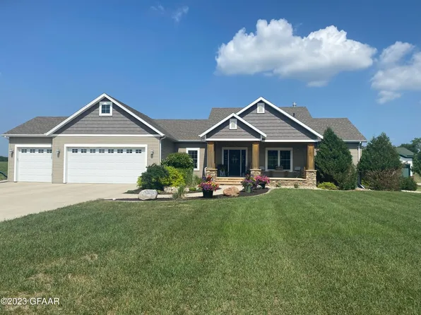 1424 Laurel Dr SE, East Grand Forks, MN 56721