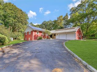 4 Tyler Dr, Dix Hills, NY 11746