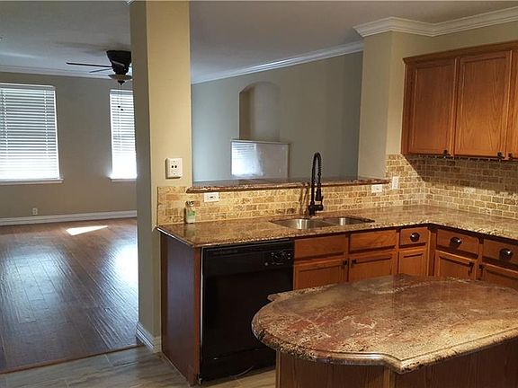 5th image of 1613 Columbia Dr