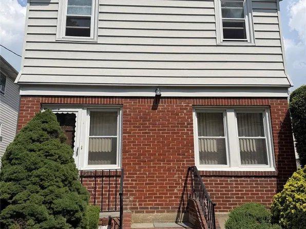 212 Orchard St, Westbury, NY 11590