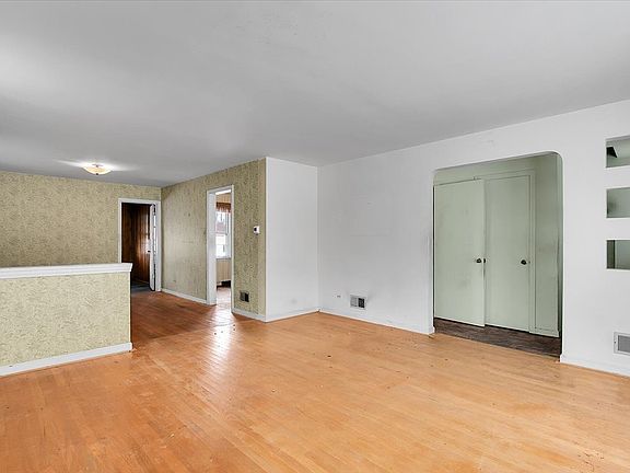 3rd image of 6226 N Springfield Ave