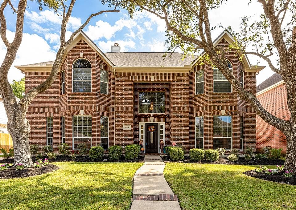 1st image of 1723 Crescent Oak Dr