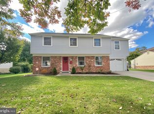 8 Knoll Rd, Stratford, NJ 08084