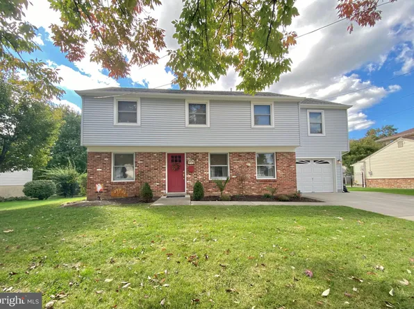 8 Knoll Rd, Stratford, NJ 08084