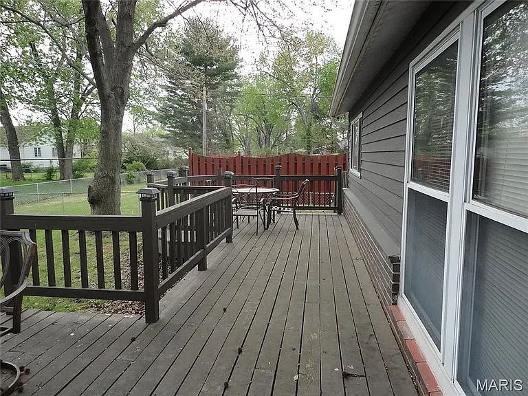 2240 Windsor Dr — Photo 7