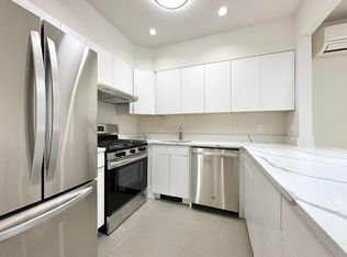20-21 35th St #2R, Astoria, NY 11105