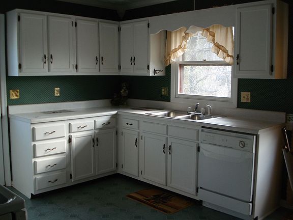 Large eat in kitchen.