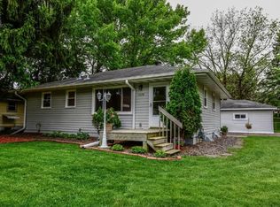 1370 Grospoint Ave N, Oakdale, MN 55128