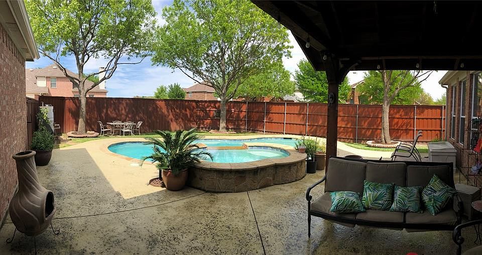 2nd image of 1731 Clarke Springs Dr