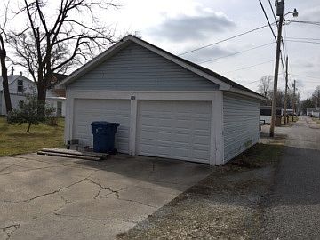 5th image of 113 W King St