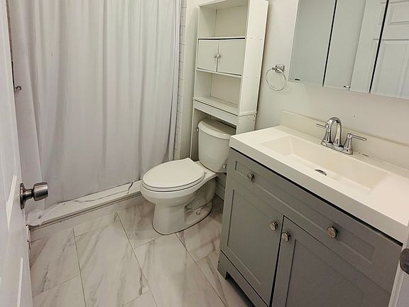 3rd image of 202 Lexington St APT 2