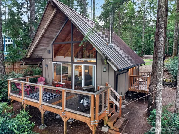 270 E Emerald Lake Dr, Grapeview, WA 98546