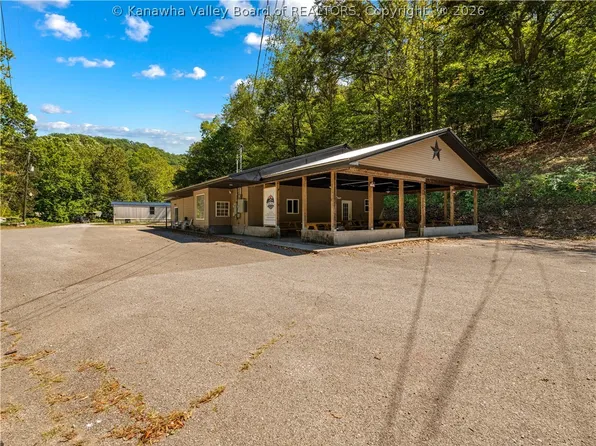 1783 Horse Crk, Julian, WV 25529