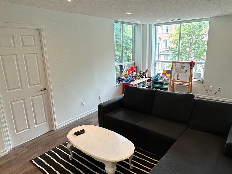3 Ellesmere St #107 — Photo 4