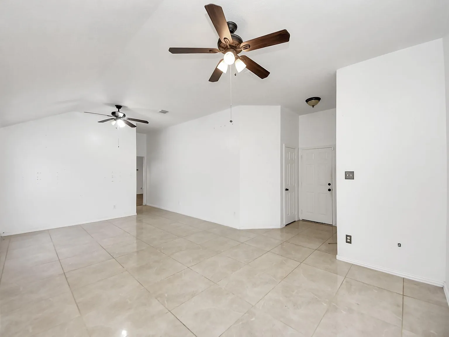 4 bed, 2.0 bath, 1859 sqft, $2,000 — Photo 4