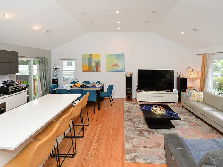 38-55 Van Riper Pl — Photo 3