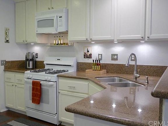 2nd image of 28 Carlsbad Ln