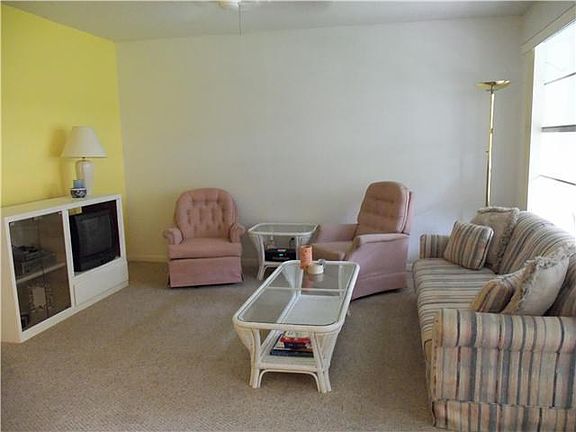 2nd image of 600 Snug Harbor Dr APT A8