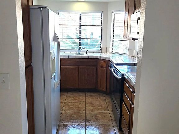 3rd image of 1082 Winding Oak Dr