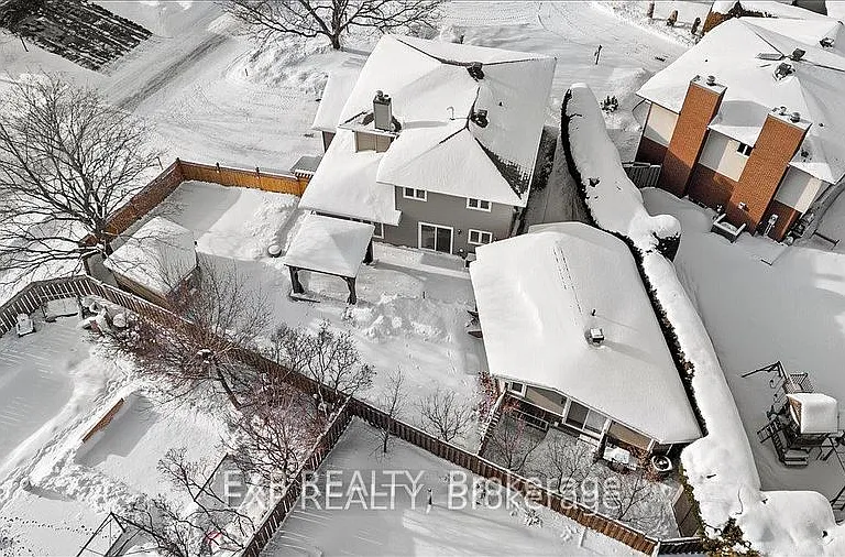 18 Ivylea St #B — Photo 12