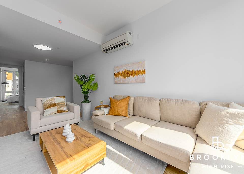 1st image of 2667 Fulton St #4C