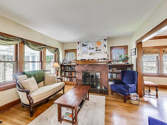 3rd image of 345 N Stone Ave