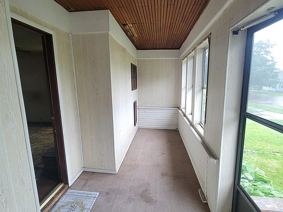 4th image of 332 Herman St