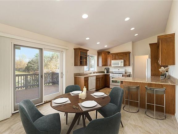 5th image of 3145 N Daffodil Dr