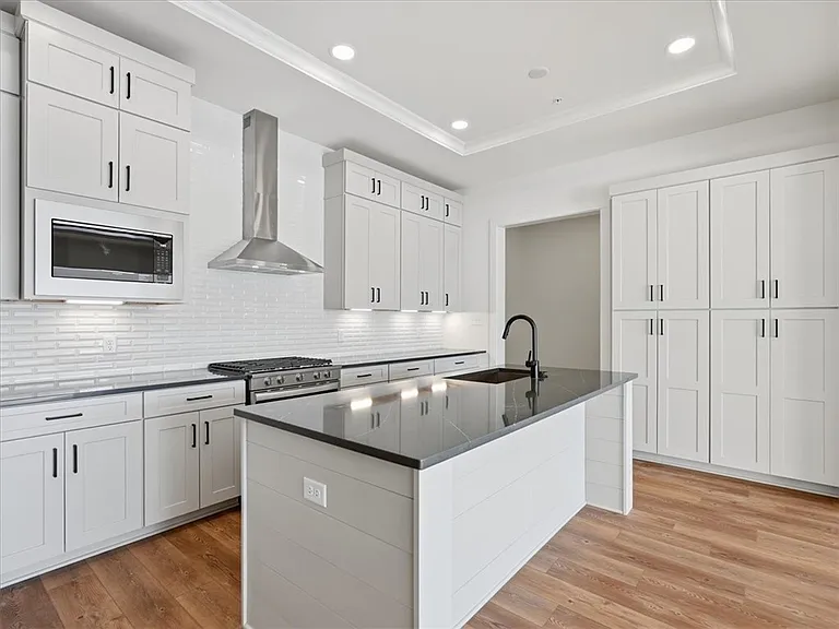302 Highbridge Ln — Photo 8