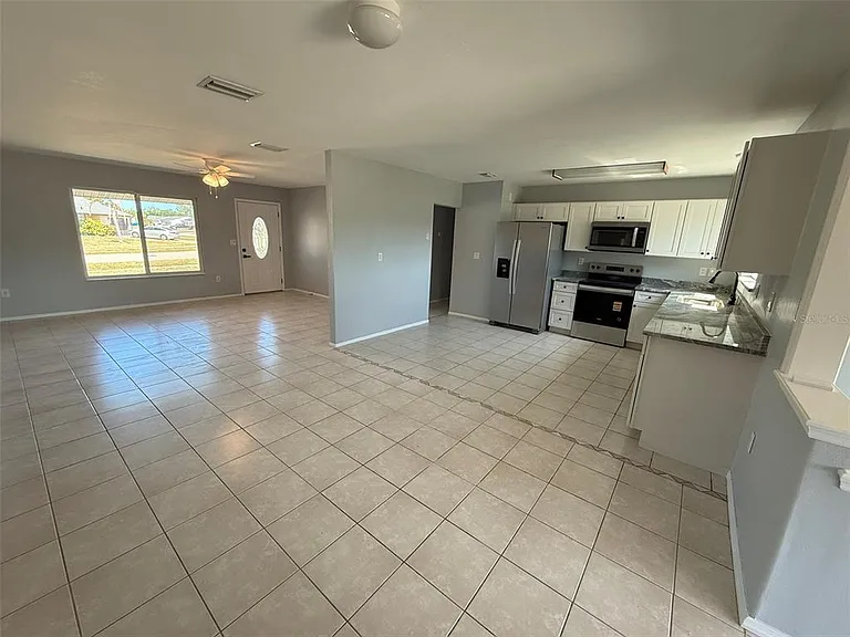 3236 Montclair Cir — Photo 9