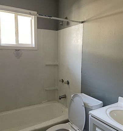 4th image of 4121 Quinn Adams St