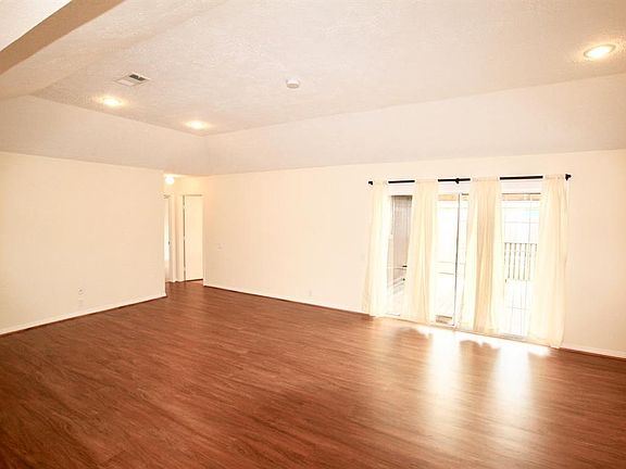 4th image of 12116 Meadow Pines Dr