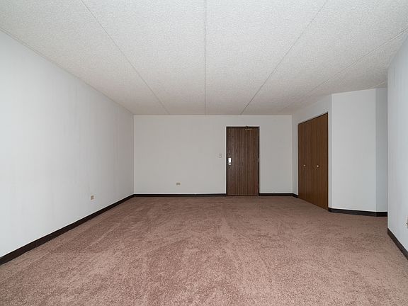4th image of 1600 Wedgewood Dr APT 307