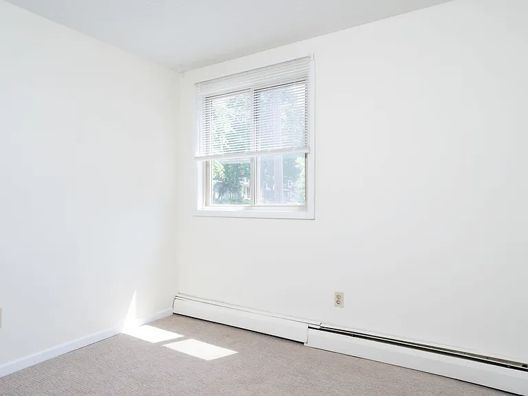 2122 Grand Ave S — Photo 9