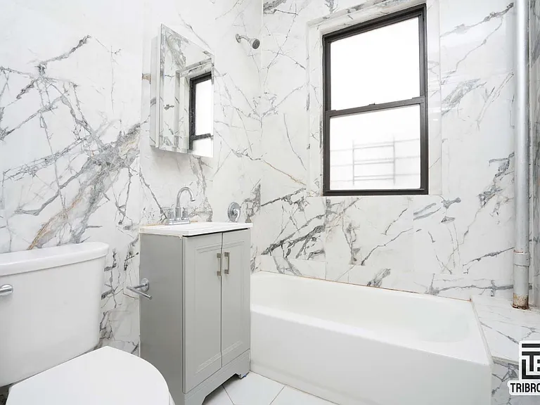 131 Central Park #2E — Photo 7