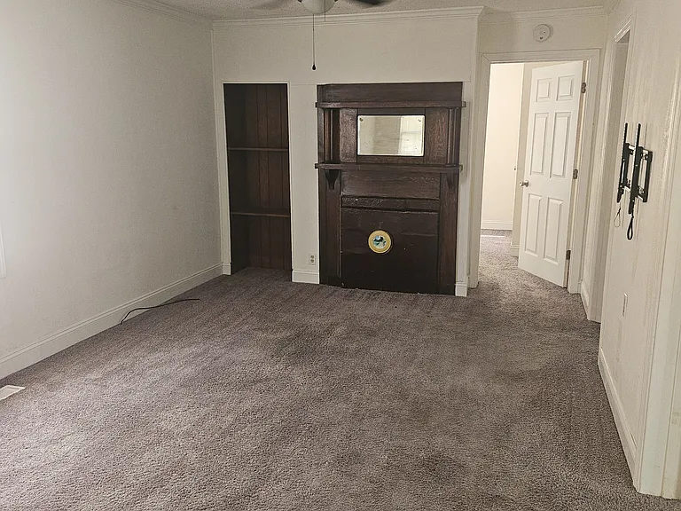 1411 Irwin Ave — Photo 3
