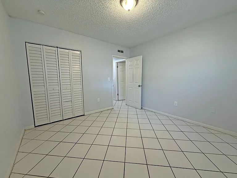 2 N Fernwood Ave #14 — Photo 7